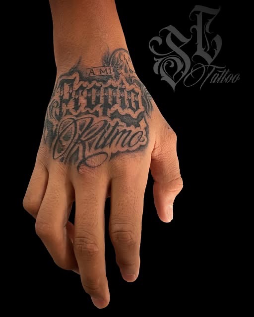 Lettering chicano en la mano